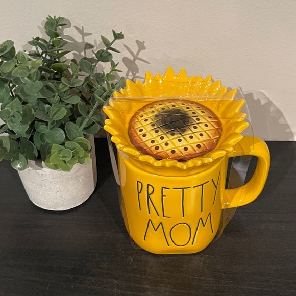 RAE DUNN PRETTY MOM MUG - Picture 2 of 2
